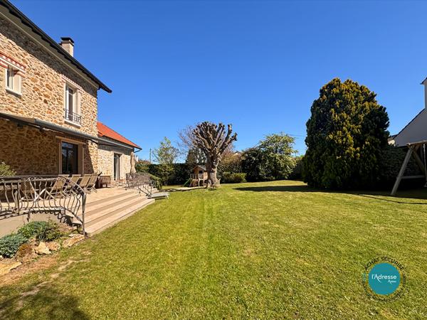 Maison familiale de prestige 7 pièces 200 m2 sous-sol // dépendance