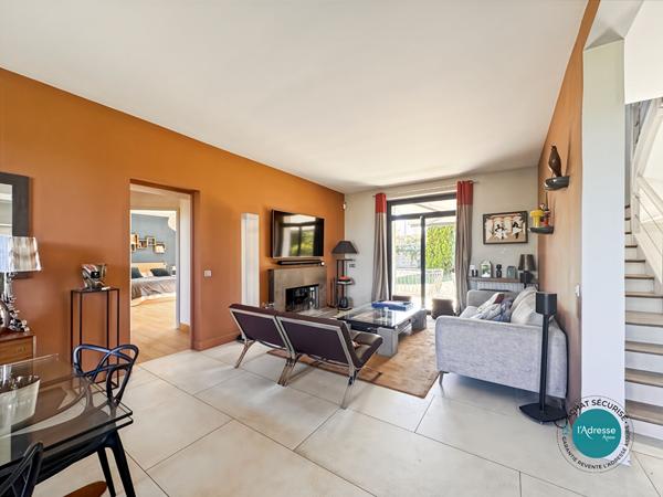 Maison familiale de prestige 7 pièces 200 m2 sous-sol // dépendance