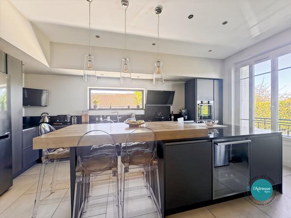 Maison familiale de prestige 7 pièces 200 m2 sous-sol // dépendance