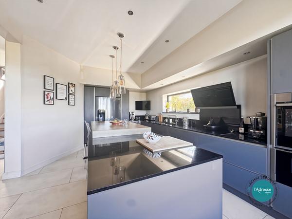 Maison familiale de prestige 7 pièces 200 m2 sous-sol // dépendance