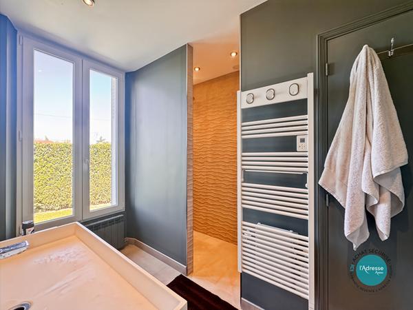 Maison familiale de prestige 7 pièces 200 m2 sous-sol // dépendance