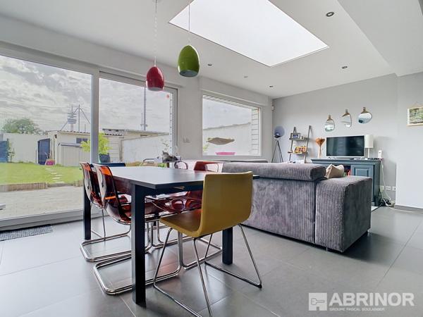 MAISON SEMI INDIVIDUELLE, SEMI PLAIN PIED, 3CHAMBRES, JARDIN GARAGE VILLENEUVE D ASCQ