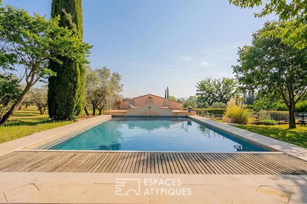 Architecture néo-provençale au coeur d’une oliveraie dans le Haut-Var