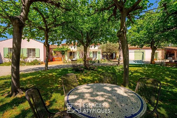 Architecture néo-provençale au coeur d’une oliveraie dans le Haut-Var