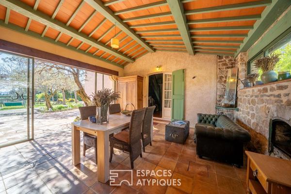 Architecture néo-provençale au coeur d’une oliveraie dans le Haut-Var