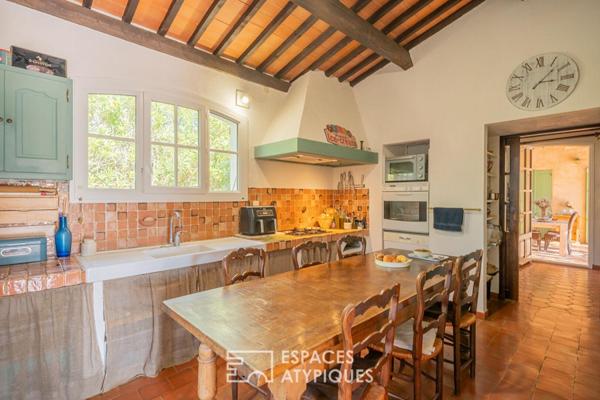 Architecture néo-provençale au coeur d’une oliveraie dans le Haut-Var