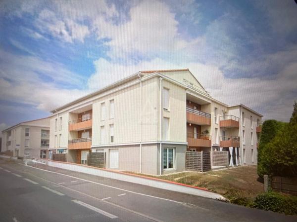 Appartement T2 de 49 m² avec terrasse et parking  Centre de Montaigu