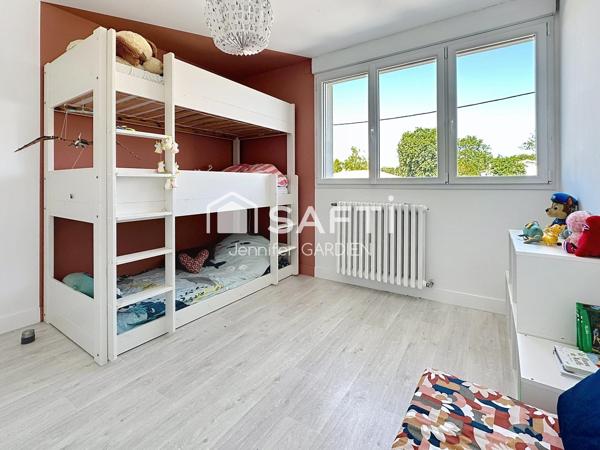 Maison familiale rénovée de 132m²  – 4 chambres – Terrain de 556m² – Quartier recherché