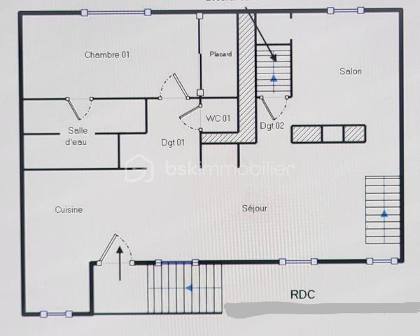 À Corps (38970), village vivant du Trièves avec école, médecin et commerces à pied (Vival, banque, restaurants), découvrez cette maison de 100 m² à l'entretien irréprochable. Elle ne demande aucun budget travaux. Vous posez vos valises.

L'espace de vie comprend une cuisine ouverte sur un grand séjour lumineux, réchauffé par une cheminée insert double face. Le bien dispose de 3 chambres, 2 salles de bain, 2 WC, une buanderie, 2 caves et une terrasse plein soleil avec vue imprenable sur l'Obiou. Le Lac du Sautet est à 12 minutes.

Ce bien clé en main est une opportunité rare sur le secteur pour un projet de vie serein.
Visite sur rendez-vous après échange préalable