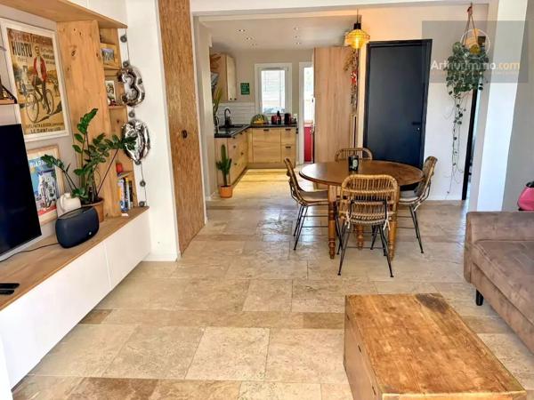 Vente                                                      Appartement
                        
                     3 pièces                      60 m2                     à Six-Fours-les-Plages