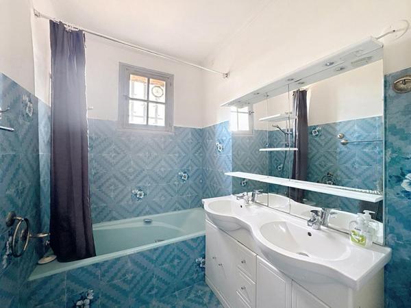 Maison Carpentras 6 pièce(s) 137 m2 sur un terrain de 770 m2 avec piscine