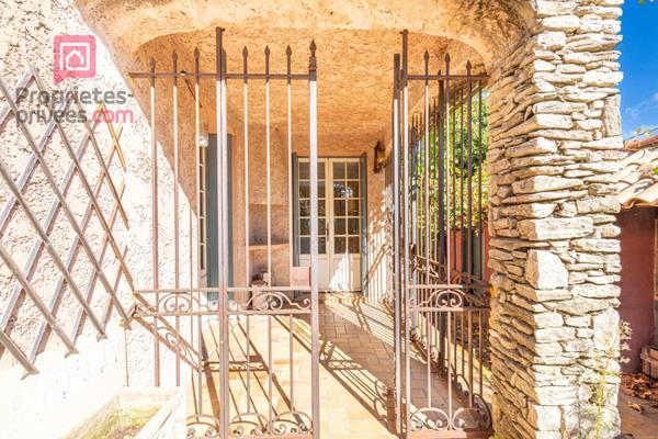 Maison Carpentras 6 pièce(s) 137 m2 sur un terrain de 770 m2 avec piscine