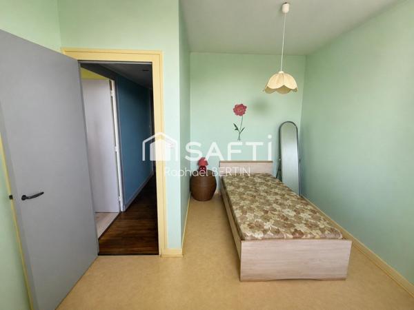 Maison familiale 4 chambres avec dépendances et potentiel à Vivonne