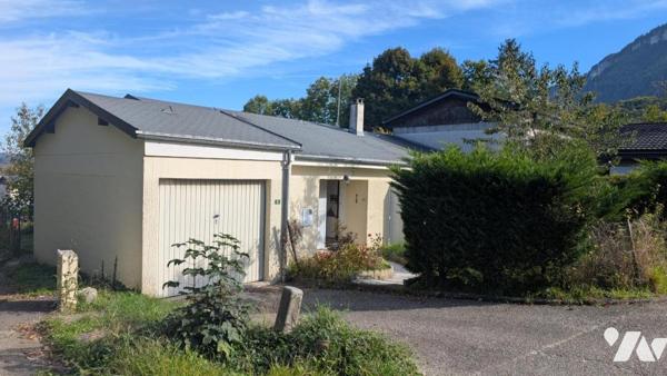 Maison de type 4 p + cuisine et garage accolé sur 448 m² de terrain 