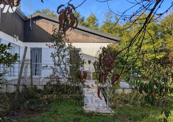 Maison de type 4 p + cuisine et garage accolé sur 448 m² de terrain 