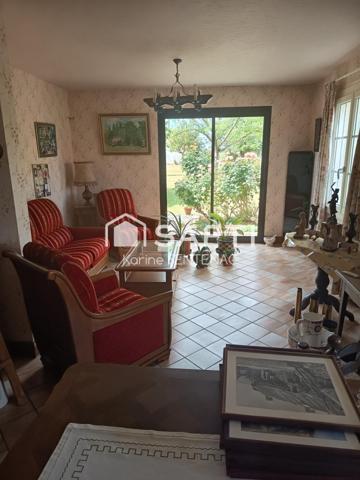 belle propriété calme avec terrasse et garage pouvant accueil des vacanciers en maison d'hôtes si c'est votre projet