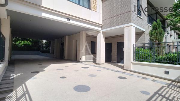 Suresnes / Belvedère - Appartement 4 pièces 75m² - Terrasse 5m² - Parking - Prestations ***