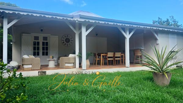 UNE BELLE VILLA DE CHARME À DÉCOUVRIR ! Laissez-vous séduire par cette jolie villa T4, implantée sur un terrain de 926 m² , offrant un cadre idéal pour profiter pleinement de la douceur de vivre en Guadeloupe.