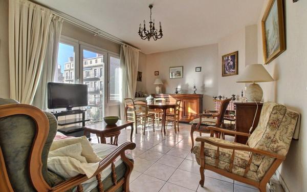 Appartement à vendre    5 pièces • 91,60 m2 Marseille 8