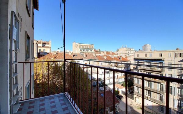 Appartement à vendre    5 pièces • 91,60 m2 Marseille 8