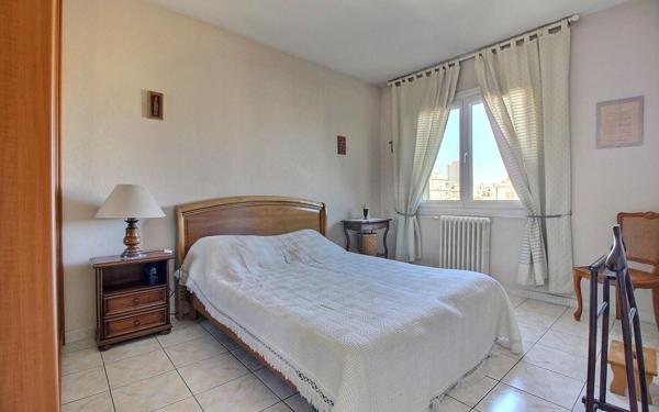 Appartement à vendre    5 pièces • 91,60 m2 Marseille 8