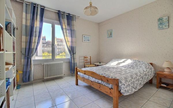 Appartement à vendre    5 pièces • 91,60 m2 Marseille 8