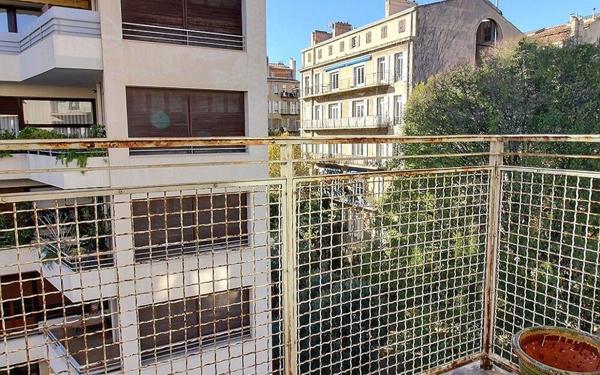 Appartement à vendre    5 pièces • 91,60 m2 Marseille 8
