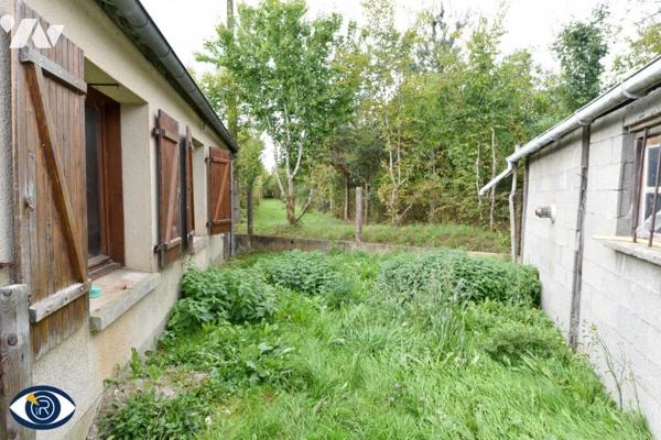 Une maison ancienne en bord de route