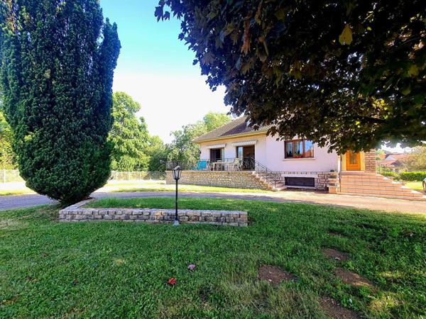 Charmante maison 4 pièces à vendre à Biesles - Un havre de paix à rafraîchir !