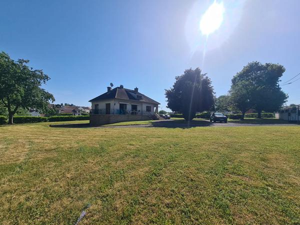Charmante maison 4 pièces à vendre à Biesles - Un havre de paix à rafraîchir !