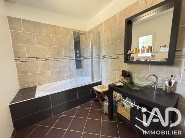 Maison à vendre 6 pièces 140 m² Camaret-sur-Aigues