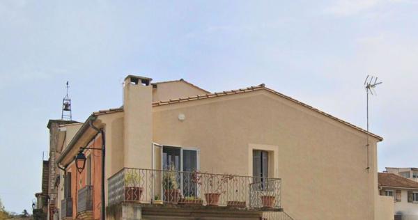 Appartement 3 pièces au dernier étage avec terrasse.