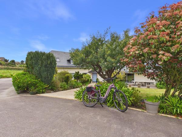 Carantec – Maison d’exception avec vue mer imprenable et studio indépendant