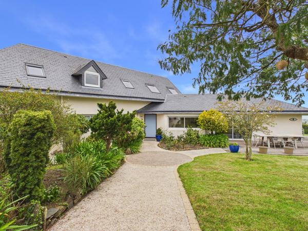 Carantec – Maison d’exception avec vue mer imprenable et studio indépendant