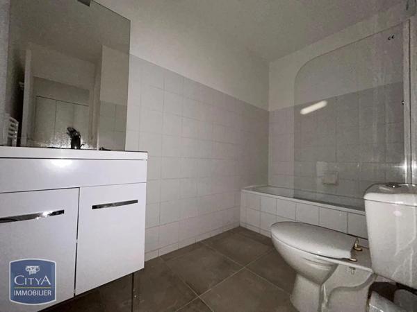 Appartement à louer 1 pièce 27.99m² Saint-Étienne (42000)