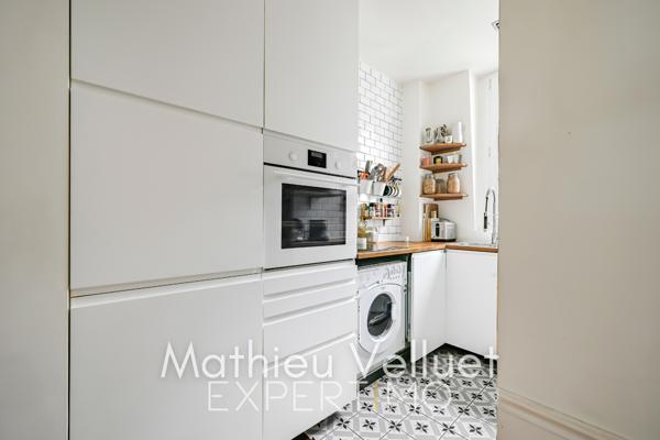 Paris (75018) Piscine Amiraux, T2 traversant de 38.57m2 carrez au 6ème avec asc.