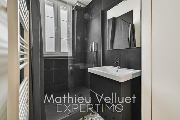 Paris (75018) Piscine Amiraux, T2 traversant de 38.57m2 carrez au 6ème avec asc.