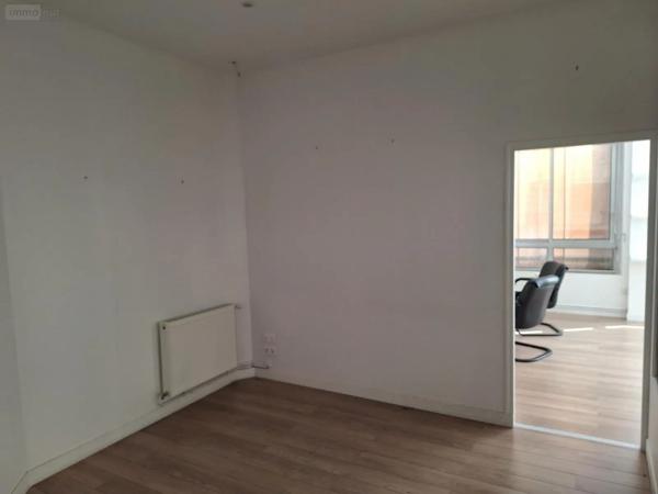 Location - Fonds et/ou murs commerciaux Reims 51100 4 pièces 76 m 2