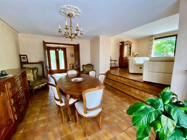 Maison 140m² avec jardin, garages et locaux professionnels