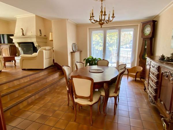 Maison 140m² avec jardin, garages et locaux professionnels