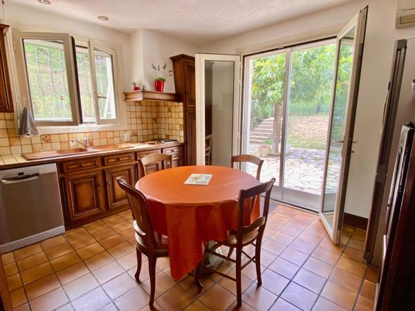 Maison 140m² avec jardin, garages et locaux professionnels