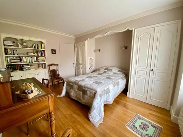 Maison 140m² avec jardin, garages et locaux professionnels