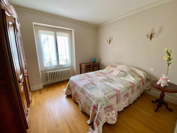 Maison 140m² avec jardin, garages et locaux professionnels