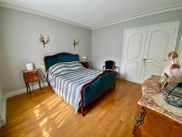 Maison 140m² avec jardin, garages et locaux professionnels