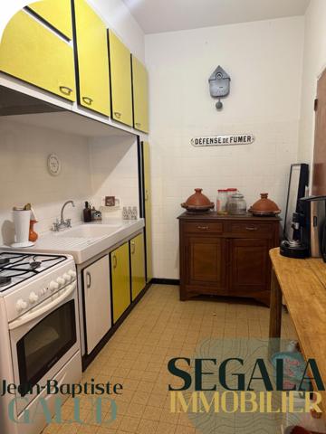 Carmaux (81400) Maison de ville avec garage – Place Gambetta