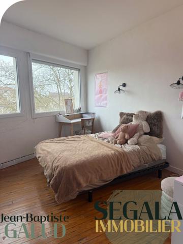 Carmaux (81400) Maison de ville avec garage – Place Gambetta