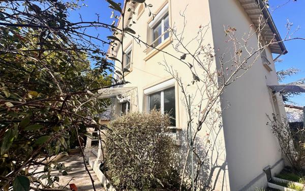 Maison à vendre    6 pièces • 140 m2 Saint-Maur-des-Fossés