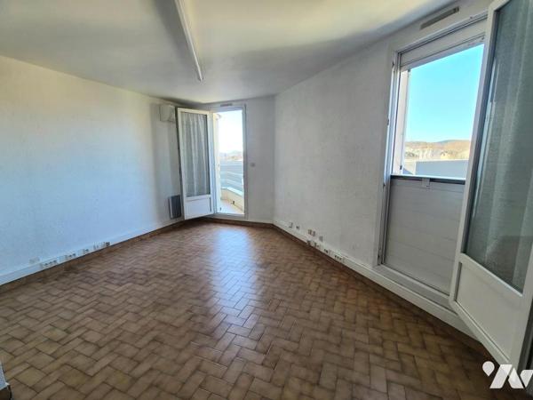 A PONT SAINT ESPRIT, A DEUX PAS DES COMMERCES STUDIO 26M² 