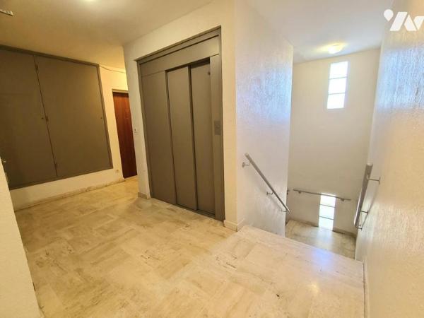 A PONT SAINT ESPRIT, A DEUX PAS DES COMMERCES STUDIO 26M² 