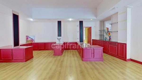 Local commercial 106 m² + 50 m² annexe – Emplacement stratégique à Amélie-les-Bains (66)